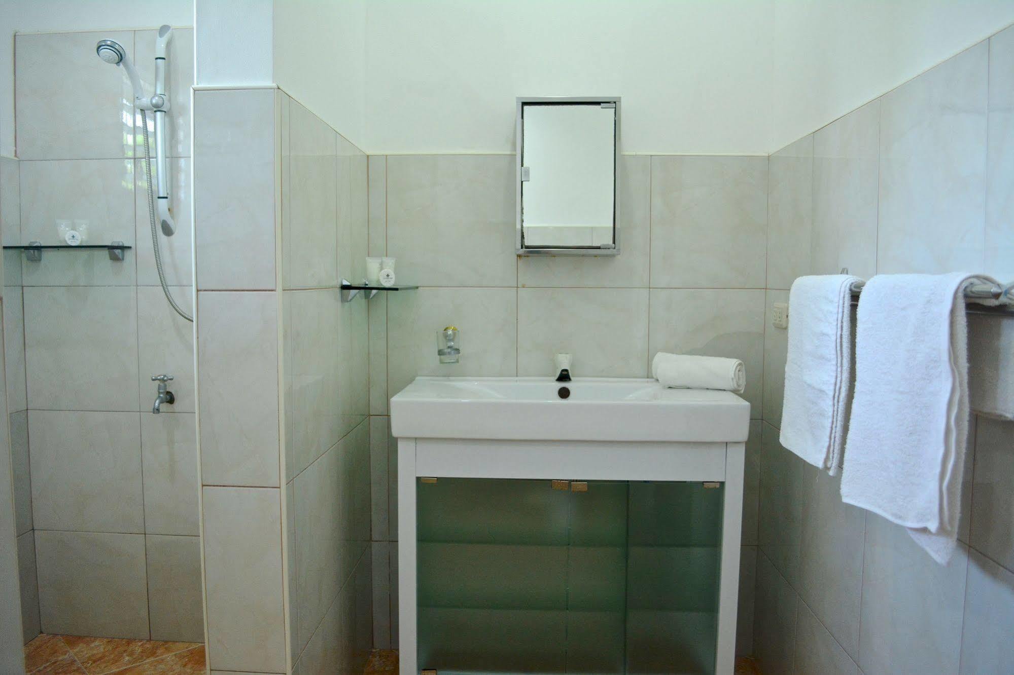 Olivia Resort Serviced Apartments And Bungalows Panglao-stad Buitenkant foto